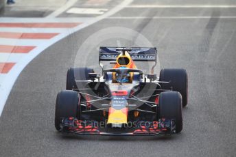 World © Octane Photographic Ltd. Formula 1 –  Abu Dhabi GP - Race. Aston Martin Red Bull Racing TAG Heuer RB14 – Daniel Ricciardo. Yas Marina Circuit, Abu Dhabi. Sunday 25th November 2018.