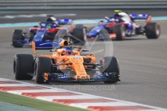 World © Octane Photographic Ltd. Formula 1 –  Abu Dhabi GP - Race. McLaren MCL33 – Fernando Alonso and Scuderia Toro Rosso STR13 – Brendon Hartley and Pierre Gasly. Yas Marina Circuit, Abu Dhabi. Sunday 25th November 2018.