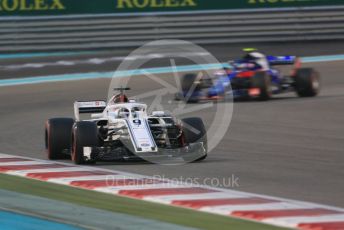 World © Octane Photographic Ltd. Formula 1 –  Abu Dhabi GP - Race. Alfa Romeo Sauber F1 Team C37 – Marcus Ericsson and Scuderia Toro Rosso STR13 – Pierre Gasly. Yas Marina Circuit, Abu Dhabi. Sunday 25th November 2018.