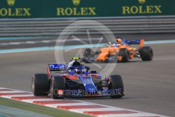 World © Octane Photographic Ltd. Formula 1 –  Abu Dhabi GP - Race. Scuderia Toro Rosso STR13 – Pierre Gasly and McLaren MCL33 – Fernando Alonso. Yas Marina Circuit, Abu Dhabi. Sunday 25th November 2018.