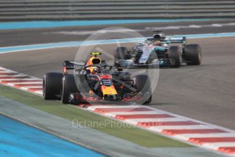 World © Octane Photographic Ltd. Formula 1 –  Abu Dhabi GP - Race. Aston Martin Red Bull Racing TAG Heuer RB14 – Max Verstappen and Mercedes AMG Petronas Motorsport AMG F1 W09 EQ Power+ - Lewis Hamilton. Yas Marina Circuit, Abu Dhabi. Sunday 25th November 2018.