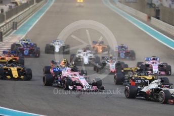 World © Octane Photographic Ltd. Formula 1 –  Abu Dhabi GP - Race. Racing Point Force India VJM11 - Esteban Ocon and teh pack head into the first corner on the opening lap. Yas Marina Circuit, Abu Dhabi. Sunday 25th November 2018.