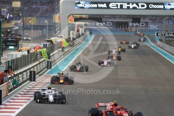 World © Octane Photographic Ltd. Formula 1 –  Abu Dhabi GP - Race. Scuderia Ferrari SF71-H – Sebastian Vettel and Kimi Raikkonen ahead of Alfa Romeo Sauber F1 Team C37 – Charles Leclerc and the rest of the pack. Yas Marina Circuit, Abu Dhabi. Sunday 25th November 2018.