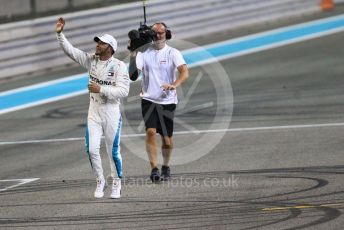 World © Octane Photographic Ltd. Formula 1 –  Abu Dhabi GP - Post-race celebration. Mercedes AMG Petronas Motorsport AMG F1 W09 EQ Power+ - Lewis Hamilton. Yas Marina Circuit, Abu Dhabi. Sunday 25th November 2018.