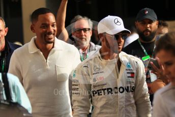 World © Octane Photographic Ltd. Formula 1 –  Abu Dhabi GP - Paddock. Mercedes AMG Petronas Motorsport AMG F1 W09 EQ Power+ - Lewis Hamilton and Will Smith in the garage. Yas Marina Circuit, Abu Dhabi. Sunday 25th November 2018.