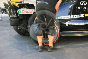 World © Octane Photographic Ltd. Formula 1 –  Abu Dhabi GP - Pit Lane. Renault Sport F1 Team RS18. Yas Marina Circuit, Abu Dhabi. Thursday 22nd November 2018.
