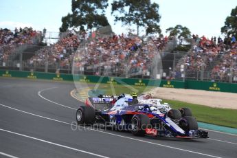 World © Octane Photographic Ltd. Formula 1 – Australian GP - Race. Scuderia Toro Rosso STR13 – Pierre Gasly and Alfa Romeo Sauber F1 Team C37 – Charles Leclerc. Albert Park, Melbourne, Australia. Sunday 25th March 2018.