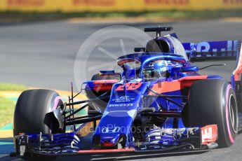 World © Octane Photographic Ltd. Formula 1 – Australian GP - Friday Practice 2. Scuderia Toro Rosso STR13 – Brendon Hartley. Albert Park, Melbourne, Australia. Friday 23rd March 2018.