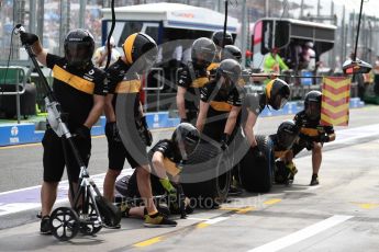 World © Octane Photographic Ltd. Formula 1 – Australian GP - Practice 3. Renault Sport F1 Team RS18 – pitstop practice. Albert Park, Melbourne, Australia. Saturday 24th March 2018.