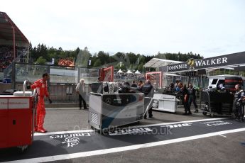 World © Octane Photographic Ltd. Formula 1 – Belgian GP - Grid. Mercedes AMG Petronas Motorsport AMG F1 W09 EQ Power+ - Lewis Hamilton pit crew head to the grid. Spa-Francorchamps, Belgium. Sunday 26th August 2018.