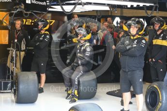 World © Octane Photographic Ltd. Formula 1 – Belgian GP - Practice 3. Renault Sport F1 Team RS18 mechanics. Spa-Francorchamps, Belgium. Saturday 25th August 2018.