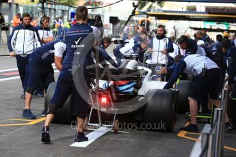 World © Octane Photographic Ltd. Formula 1 – Belgian GP - Practice 3. Williams Martini Racing FW41 mechanics do a practice pit stop. Spa-Francorchamps, Belgium. Saturday 25th August 2018.