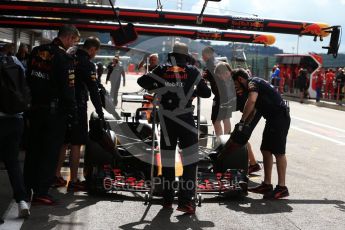 World © Octane Photographic Ltd. Formula 1 – Belgian GP - Practice 3. Aston Martin Red Bull Racing TAG Heuer RB14 mechanics. Spa-Francorchamps, Belgium. Saturday 25th August 2018.