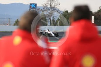 World © Octane Photographic Ltd. Formula 1 – Winter Test 2. Williams Martini Racing FW41 – Robert Kubica being watched by Ferarri. Circuit de Barcelona-Catalunya, Spain. Thursday 8th March 2018.