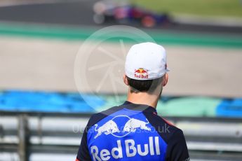 World © Octane Photographic Ltd. Formula 1 – Hungarian Post-Race Test - Day 2. Scuderia Toro Rosso STR13 – Brendon Hartley watched by Pierre Gasly. Hungaroring, Budapest, Hungary. Wednesday 1st August 2018.