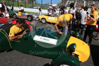 World © Octane Photographic Ltd. Formula 1 – Japanese GP - Drivers Parade. Renault Sport F1 Team RS18 – Carlos Sainz. Suzuka Circuit, Japan. Sunday 7th October 2018.