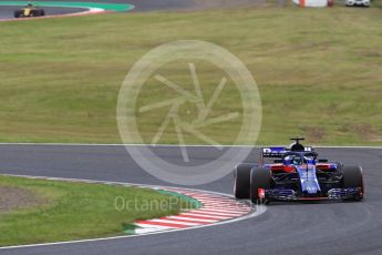 World © Octane Photographic Ltd. Formula 1 – Japanese GP - Qualifying. Scuderia Toro Rosso STR13 – Brendon Hartley and Renault Sport F1 Team RS18 – Carlos Sainz. Suzuka Circuit, Japan. Saturday 6th October 2018.