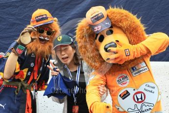 World © Octane Photographic Ltd. Formula 1 – Japanese GP – Fans in the pitlane. Suzuka Circuit, Japan. Thursday 4th October 2018.