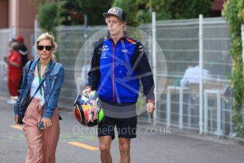 World © Octane Photographic Ltd. Formula 1 – Monaco GP - Practice 3. Scuderia Toro Rosso STR13 – Brendon Hartley and wife Sarah Hartley. Monte-Carlo. Saturday 26th May 2018.