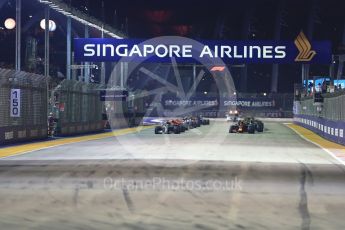 World © Octane Photographic Ltd. Formula 1 – Singapore GP – Race. Mercedes AMG Petronas Motorsport AMG F1 W09 EQ Power+ - Lewis Hamilton leads races start. Marina Bay Street Circuit, Singapore. Sunday 16th September 2018.
