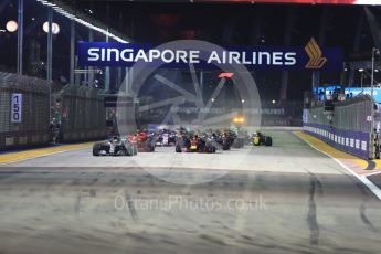 World © Octane Photographic Ltd. Formula 1 – Singapore GP – Race. Mercedes AMG Petronas Motorsport AMG F1 W09 EQ Power+ - Lewis Hamilton leads races start. Marina Bay Street Circuit, Singapore. Sunday 16th September 2018.