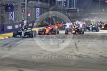 World © Octane Photographic Ltd. Formula 1 – Singapore GP – Race. Mercedes AMG Petronas Motorsport AMG F1 W09 EQ Power+ - Lewis Hamilton leads races start. Marina Bay Street Circuit, Singapore. Sunday 16th September 2018.
