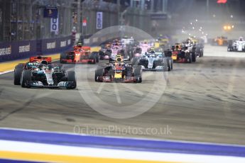 World © Octane Photographic Ltd. Formula 1 – Singapore GP – Race. Mercedes AMG Petronas Motorsport AMG F1 W09 EQ Power+ - Lewis Hamilton leads races start. Marina Bay Street Circuit, Singapore. Sunday 16th September 2018.