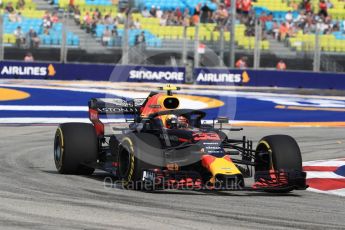 World © Octane Photographic Ltd. Formula 1 – Singapore GP - Practice 1. Aston Martin Red Bull Racing TAG Heuer RB14 – Max Verstappen. Marina Bay Street Circuit, Singapore. Friday 14th September 2018.