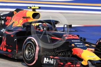 World © Octane Photographic Ltd. Formula 1 – Singapore GP - Practice 1. Aston Martin Red Bull Racing TAG Heuer RB14 – Max Verstappen. Marina Bay Street Circuit, Singapore. Friday 14th September 2018.