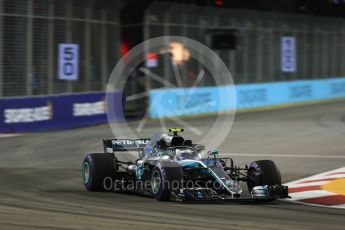 World © Octane Photographic Ltd. Formula 1 – Singapore GP - Practice 2. Mercedes AMG Petronas Motorsport AMG F1 W09 EQ Power+ - Valtteri Bottas. Marina Bay Street Circuit, Singapore. Friday 14th September 2018.