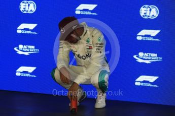 World © Octane Photographic Ltd. Formula 1 – Singapore GP – Qualifying. Mercedes AMG Petronas Motorsport AMG F1 W09 EQ Power+ - Lewis Hamilton. Marina Bay Street Circuit, Singapore. Saturday 15th September 2018.