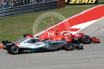 World © Octane Photographic Ltd. Formula 1 – United States GP – Race. Mercedes AMG Petronas Motorsport AMG F1 W09 EQ Power+ - Lewis Hamilton moves towards before Scuderia Ferrari SF71-H – Kimi Raikkonen takes the lead. Circuit of the Americas (COTA), USA. Sunday 21st October 2018.