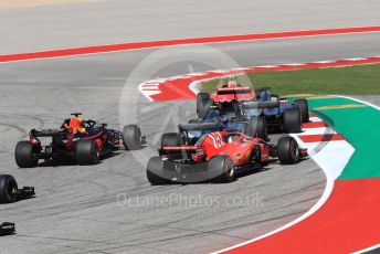 World © Octane Photographic Ltd. Formula 1 – United States GP – Race. Mercedes AMG Petronas Motorsport AMG F1 W09 EQ Power+ - Lewis Hamilton moves towards before Scuderia Ferrari SF71-H – Kimi Raikkonen takes the lead. Circuit of the Americas (COTA), USA. Sunday 21st October 2018.