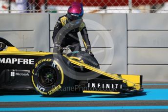 World © Octane Photographic Ltd. Formula 1 – Abu Dhabi GP - Practice 1. Renault Sport F1 Team RS19 – Daniel Ricciardo. Yas Marina Circuit, Abu Dhabi, UAE. Friday 29th November 2019.