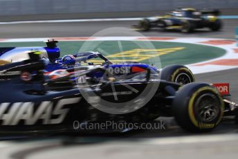 World © Octane Photographic Ltd. Formula 1 – Abu Dhabi GP - Practice 2. Haas F1 Team VF19 – Kevin Magnussen, Scuderia Toro Rosso STR14 – Daniil Kvyat and Renault Sport F1 Team RS19 – Daniel Ricciardo. Yas Marina Circuit, Abu Dhabi, UAE. Friday 29th November 2019.