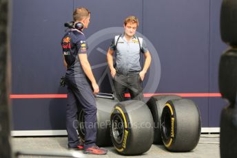 World © Octane Photographic Ltd. Formula 1 – Abu Dhabi Pirelli Tyre Test. Pirelli personnel and Red Bull Racing. Yas Marina Circuit, Abu Dhabi, UAE. Tuesday 3rd December 2019.