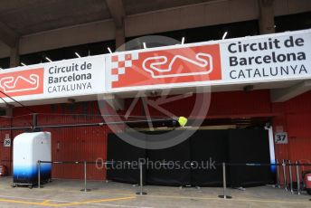 World © Octane Photographic Ltd. Formula 1 – Winter Testing - Test 1 - Day 3. ROKiT Williams Racing garage open with screens in front for the first time during the test. Circuit de Barcelona-Catalunya. Wednesday 20th February 2019.