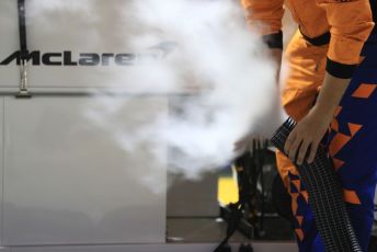 World © Octane Photographic Ltd. Formula 1 – Singapore GP - Grid. McLaren mechanic keeps cool. Marina Bay Street Circuit, Singapore. Sunday 22nd September 2019.