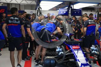 World © Octane Photographic Ltd. Formula 1 – Singapore GP - Practice 3. Scuderia Toro Rosso STR14 – Daniil Kvyat oil leak. Marina Bay Street Circuit, Singapore. Saturday 21st September 2019.