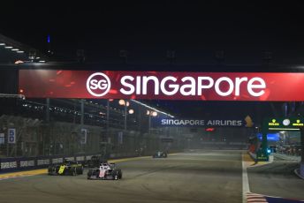 World © Octane Photographic Ltd. Formula 1 – Singapore GP - Race. Renault Sport F1 Team RS19 – Daniel Ricciardo and SportPesa Racing Point RP19 – Lance Stroll. Marina Bay Street Circuit, Singapore. Sunday 22nd September 2019.