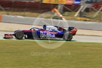 World © Octane Photographic Ltd. Formula 1 – Spanish GP. Practice 2. Scuderia Toro Rosso STR14 – Alexander Albon. Circuit de Barcelona Catalunya, Spain. Friday 10th May 2019.