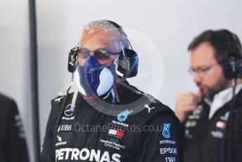 World © Octane Photographic Ltd. Formula 1 – F1 Pre-season Test 2 - Day 3. Mercedes AMG Petronas F1 W11 EQ Performance rear jack mechanic with protective face mask. Circuit de Barcelona-Catalunya, Spain. Friday 28th February 2020.