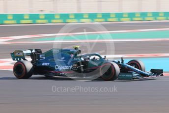 World © Octane Photographic Ltd. Formula 1 – Etihad F1 Grand Prix Abu Dhabi. Aston Martin Cognizant F1 Team AMR21 – Sebastian Vettel. Yas Marina Circuit, Abu Dhabi. Friday 10th December 2021 Practice 1.