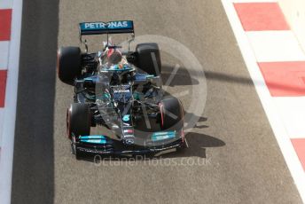 World © Octane Photographic Ltd. Formula 1 – Etihad F1 Grand Prix Abu Dhabi. Mercedes AMG Petronas F1 Team F1 W12 - Lewis Hamilton. Yas Marina Circuit, Abu Dhabi. Friday 10th December 2021 Practice 1.