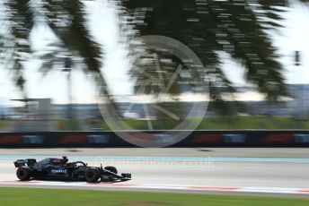 World © Octane Photographic Ltd. Formula 1 – Etihad F1 Grand Prix Abu Dhabi. Mercedes AMG Petronas F1 Team F1 W12 - Lewis Hamilton. Yas Marina Circuit, Abu Dhabi. Friday 10th December 2021 Practice 1.