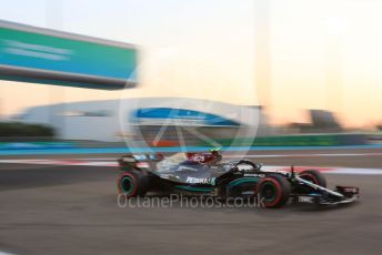 World © Octane Photographic Ltd. Formula 1 – Etihad F1 Grand Prix Abu Dhabi. Mercedes AMG Petronas F1 Team F1 W12 - Valtteri Bottas. Yas Marina Circuit, Abu Dhabi. Friday 10th December 2021 Practice 2.