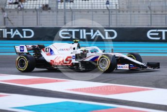 World © Octane Photographic Ltd. Formula 1 – Etihad F1 Grand Prix Abu Dhabi. Uralkali Haas F1 Team VF21 – Mick Schumacher. Yas Marina Circuit, Abu Dhabi. Friday 10th December 2021 Practice 2.