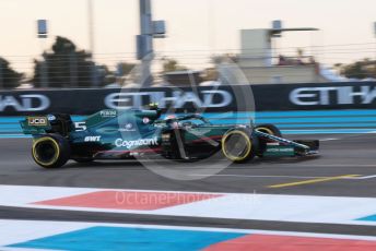 World © Octane Photographic Ltd. Formula 1 – Etihad F1 Grand Prix Abu Dhabi. Aston Martin Cognizant F1 Team AMR21 – Sebastian Vettel. Yas Marina Circuit, Abu Dhabi. Friday 10th December 2021 Practice 2.