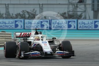 World © Octane Photographic Ltd. Formula 1 – Etihad F1 Grand Prix Abu Dhabi. Uralkali Haas F1 Team VF21 – Nikita Mazepin. Yas Marina Circuit, Abu Dhabi. Friday 10th December 2021 Practice 2.