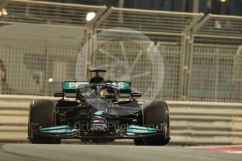 World © Octane Photographic Ltd. Formula 1 – Etihad F1 Grand Prix Abu Dhabi. Mercedes AMG Petronas F1 Team F1 W12 - Lewis Hamilton. Yas Marina Circuit, Abu Dhabi. Friday 10th December 2021 Practice 2.